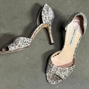 Manolo Blahnik Womens Silver Leopard Print Fabric Peep-Toe Pumps Sz US 8